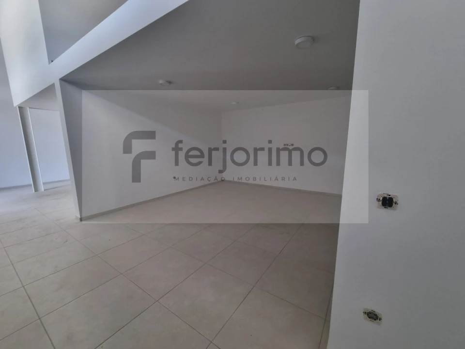 Armazém para Arrendamento em Fermentões Foto 4