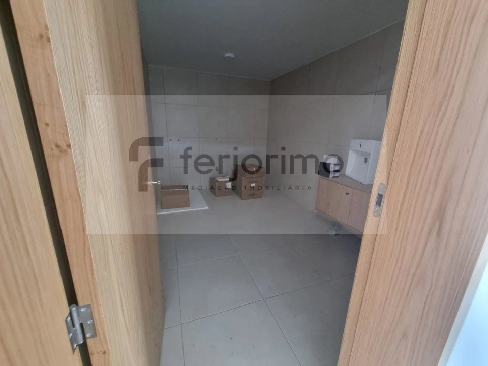 Armazém para Arrendamento em Fermentões Foto 7