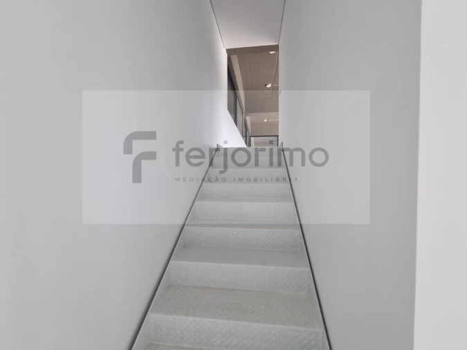 Armazém para Arrendamento em Fermentões Foto 2