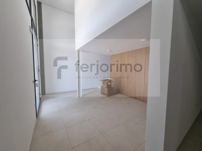 Armazém para Arrendamento em Fermentões Foto 5