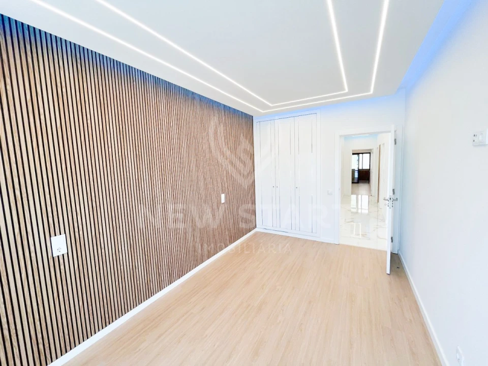Apartamento T3 para Venda em Quarteira Foto 6