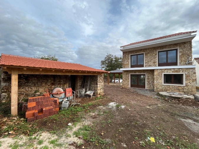 Moradia T4 para Venda em Chãos Foto 3