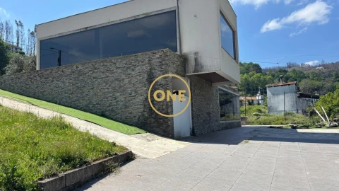 Negócio para Venda em Canelas e Espiunca