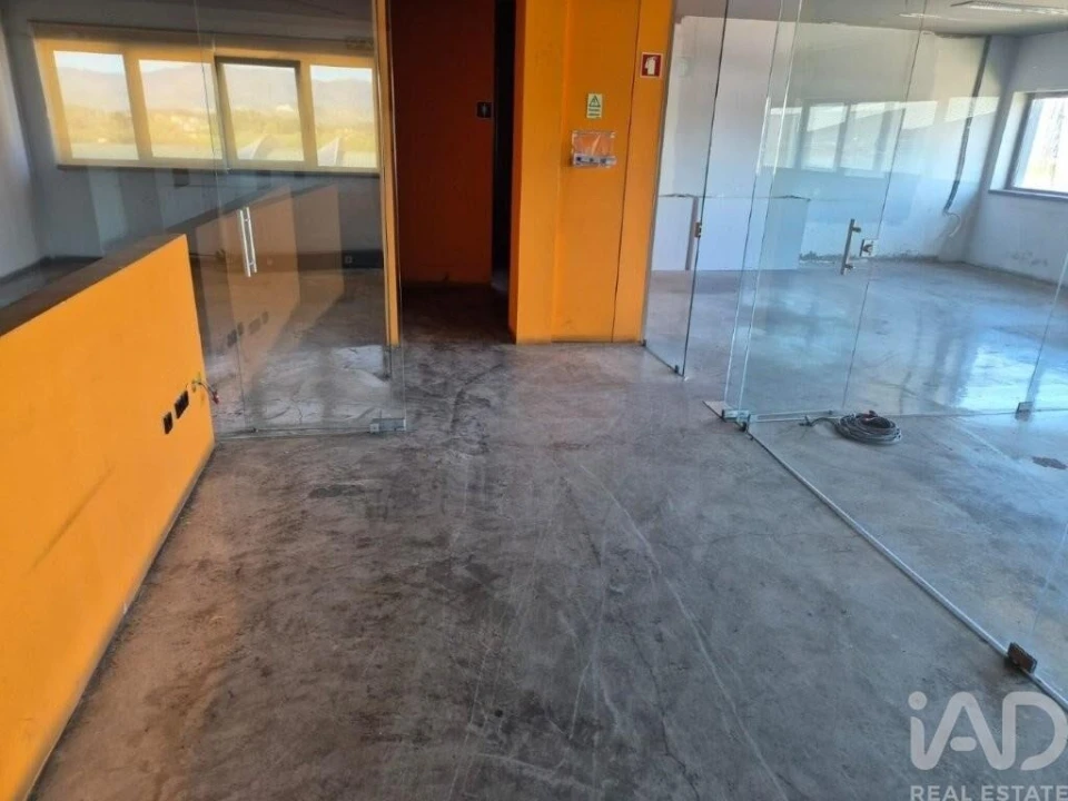 Loja para Venda em Constantim e Vale de Nogueiras Foto 18