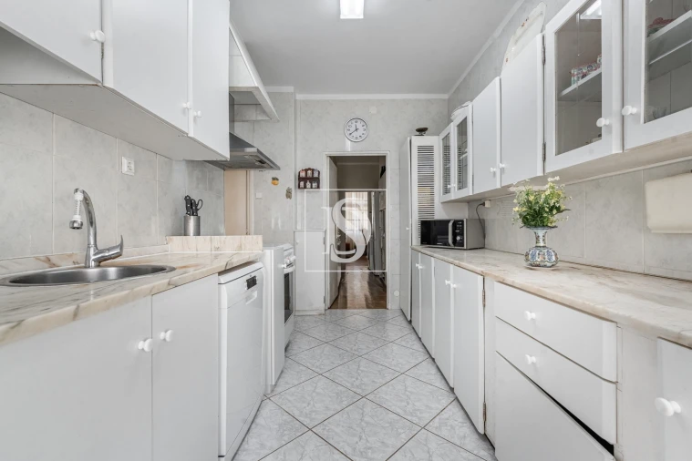 Moradia T5 para Venda em Oliveira, São Paio e São Sebastião Foto 1