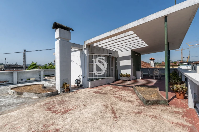 Moradia T5 para Venda em Oliveira, São Paio e São Sebastião Foto 4