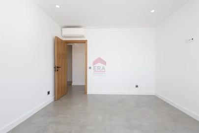 Moradia T0 para Venda em Quarteira