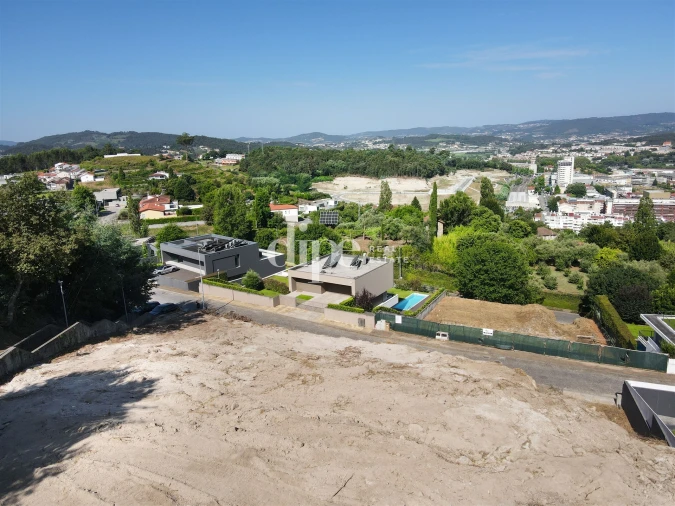 Terreno para Venda em Urgezes Foto 1