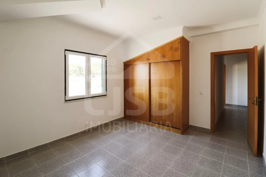 Moradia T5 para Venda em Branca Foto 11