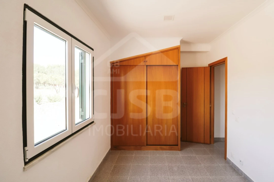 Moradia T5 para Venda em Branca Foto 13