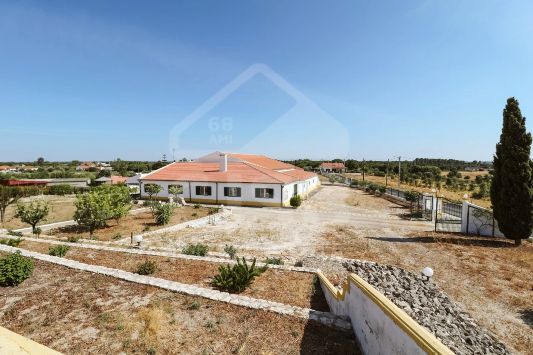 Moradia T5 para Venda em Branca Foto 1