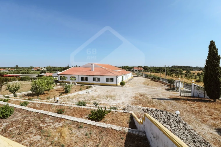 Moradia T5 para Venda em Branca Foto 1