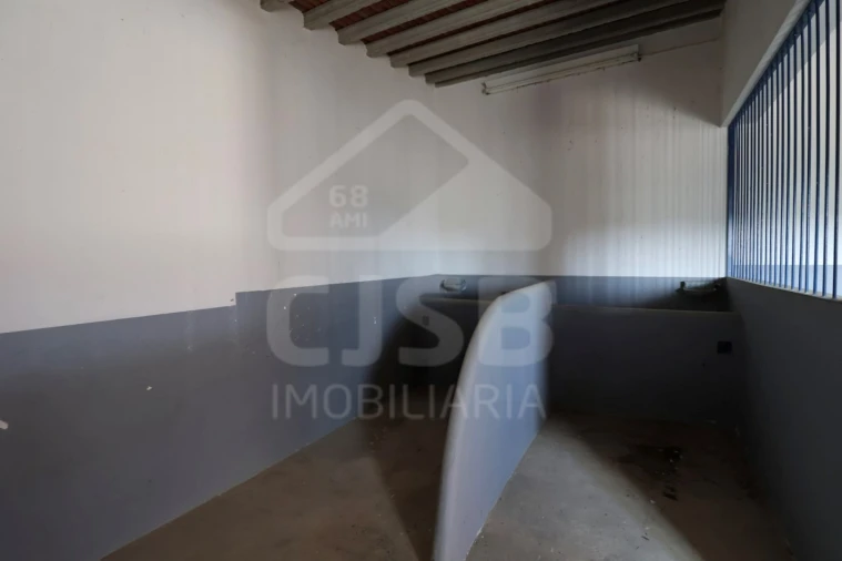 Moradia T5 para Venda em Branca Foto 33