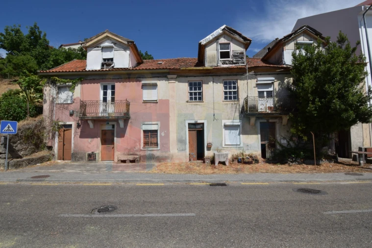 Moradia T10 para Venda em Cantar-Galo e Vila do Carvalho