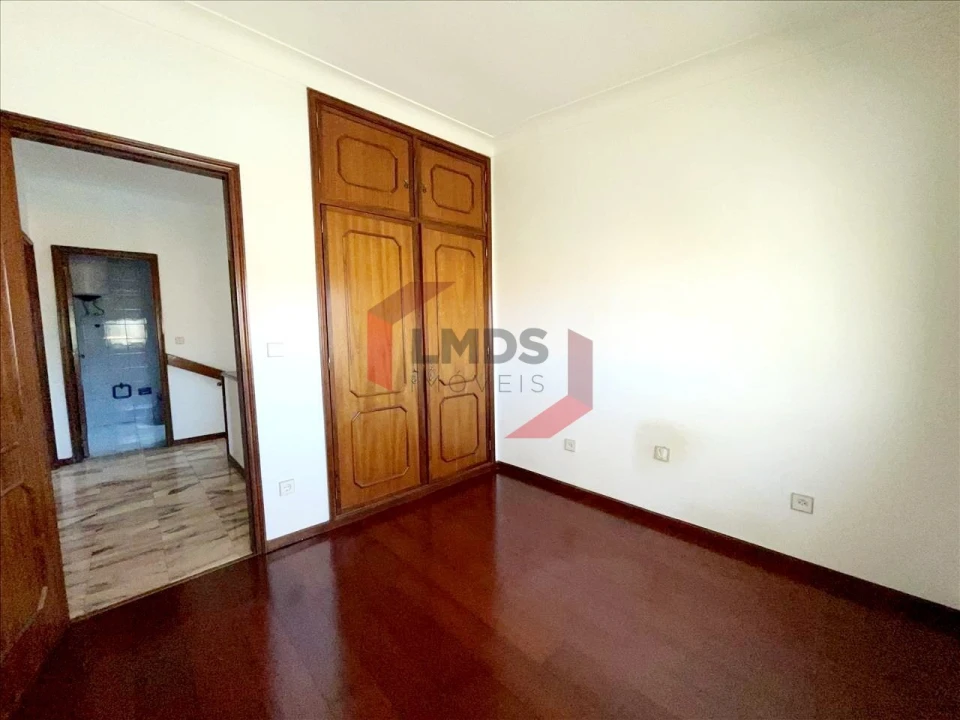 Moradia T3 para Venda em Arcozelo Foto 15