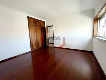 Moradia T3 para Venda em Arcozelo