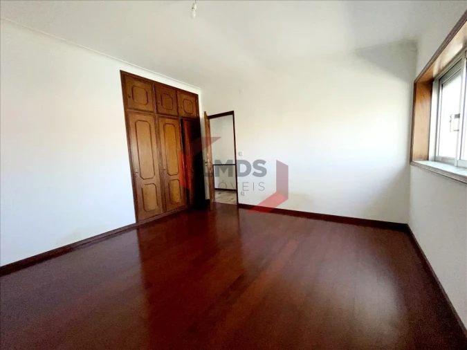 Moradia T3 para Venda em Arcozelo Foto 7