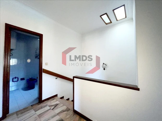 Moradia T3 para Venda em Arcozelo Foto 10