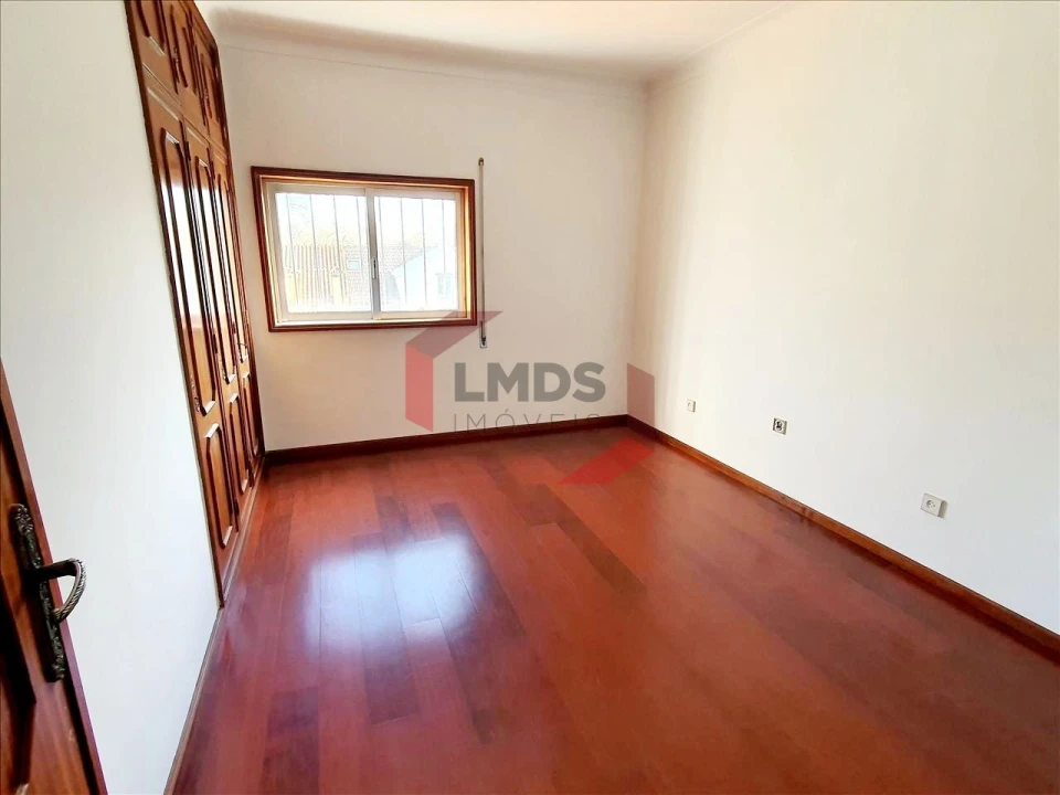 Moradia T3 para Venda em Arcozelo Foto 17