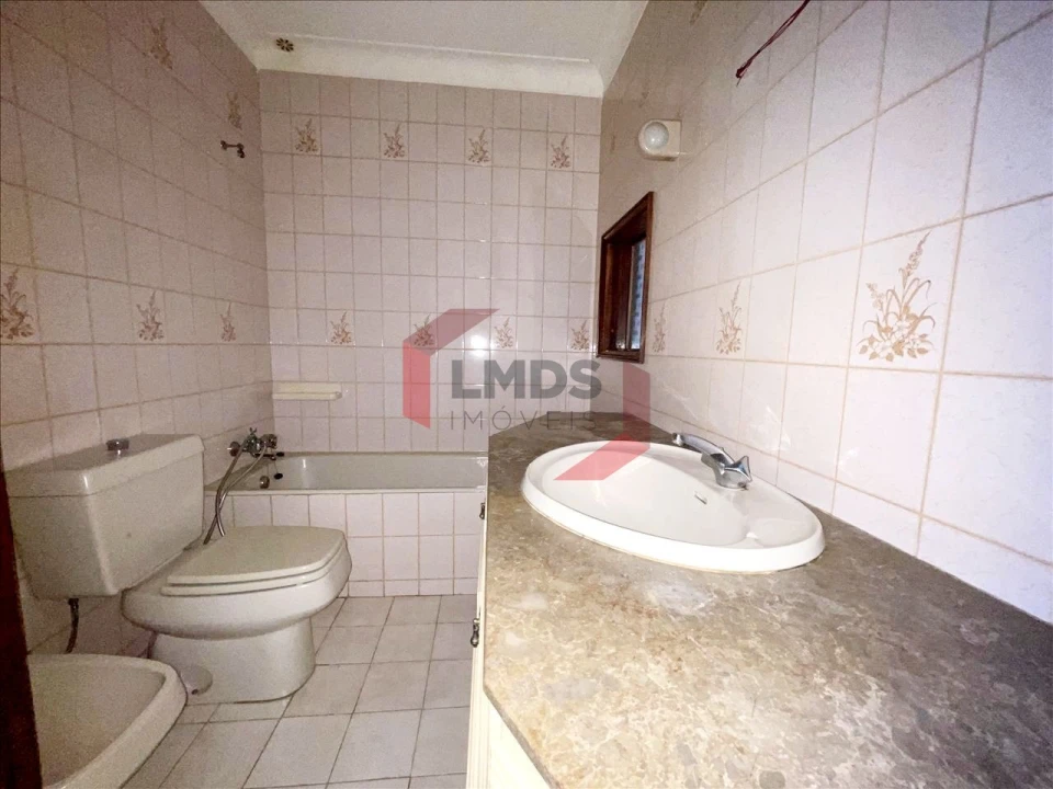 Moradia T3 para Venda em Arcozelo Foto 9