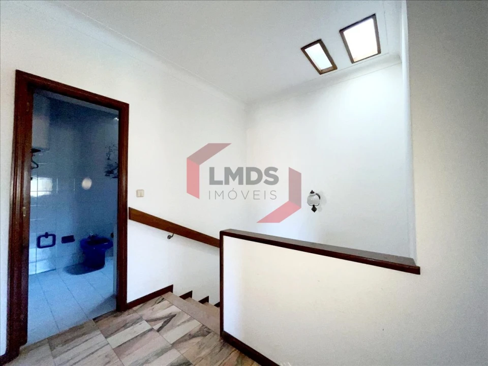 Moradia T3 para Venda em Arcozelo Foto 10
