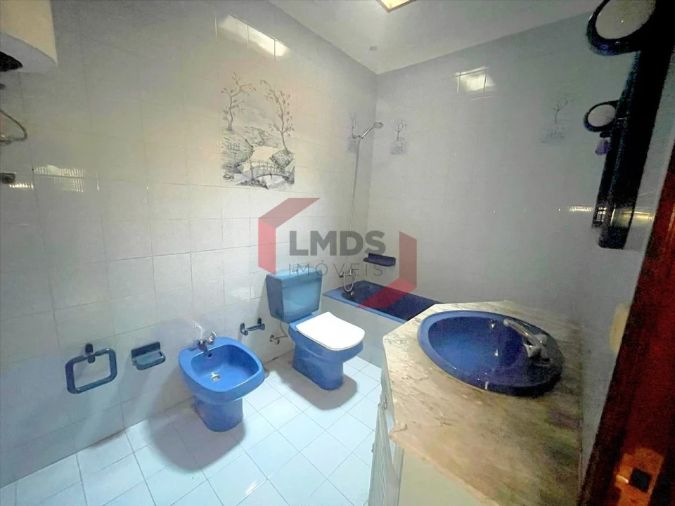 Moradia T3 para Venda em Arcozelo Foto 4