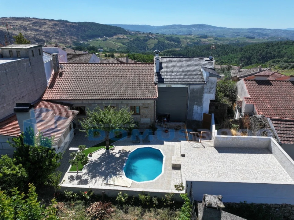 Moradia para Venda em Parada de Pinhão Foto 2