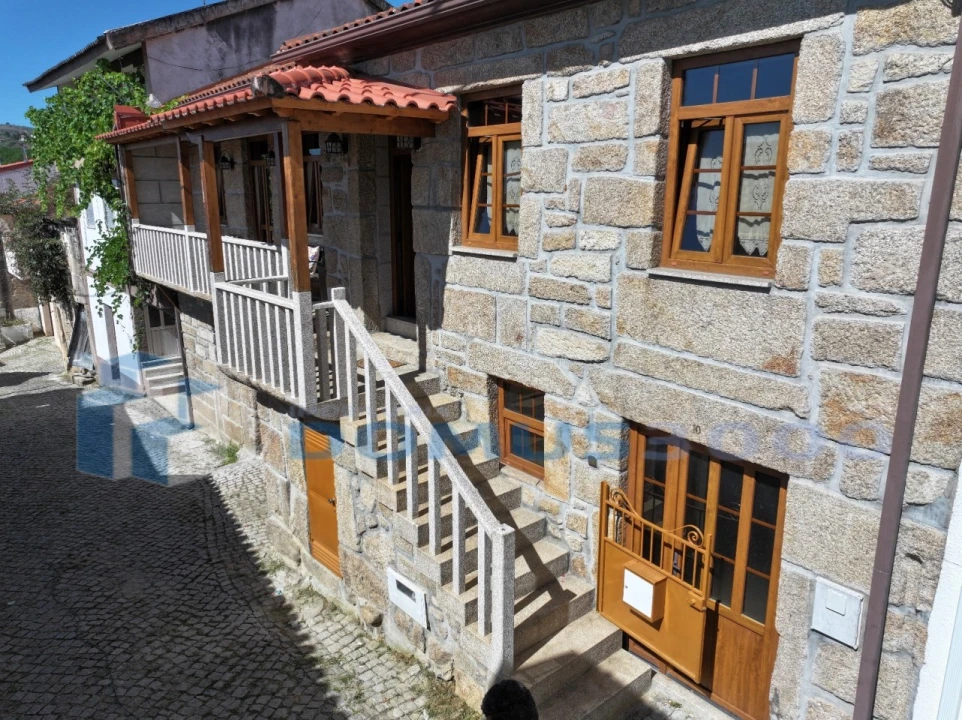 Moradia para Venda em Parada de Pinhão Foto 4