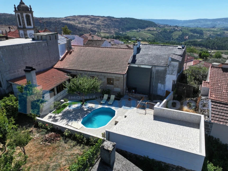 Moradia para Venda em Parada de Pinhão Foto 1