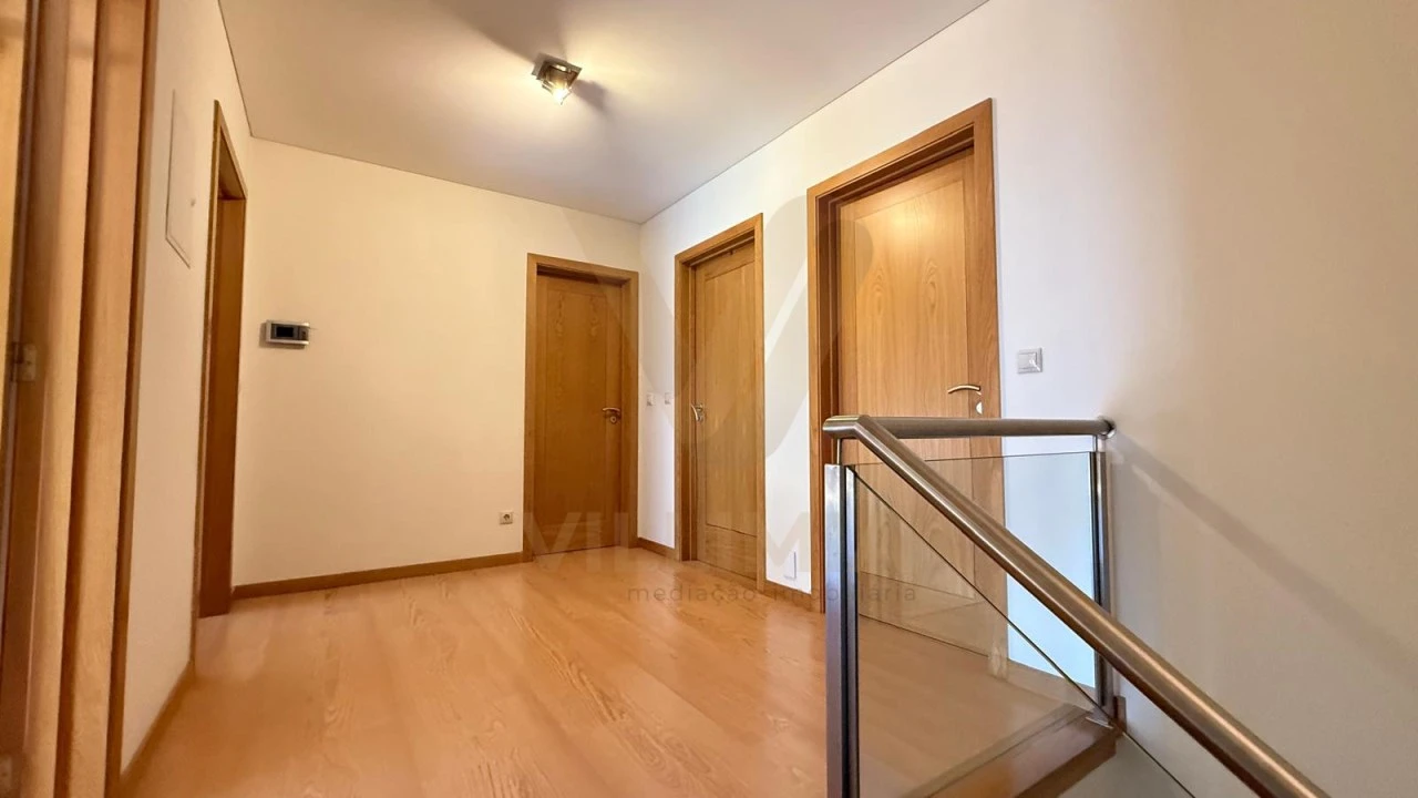 Apartamento T5 para Venda em Arcozelo Foto 14