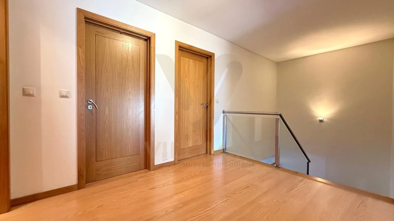 Apartamento T5 para Venda em Arcozelo Foto 15