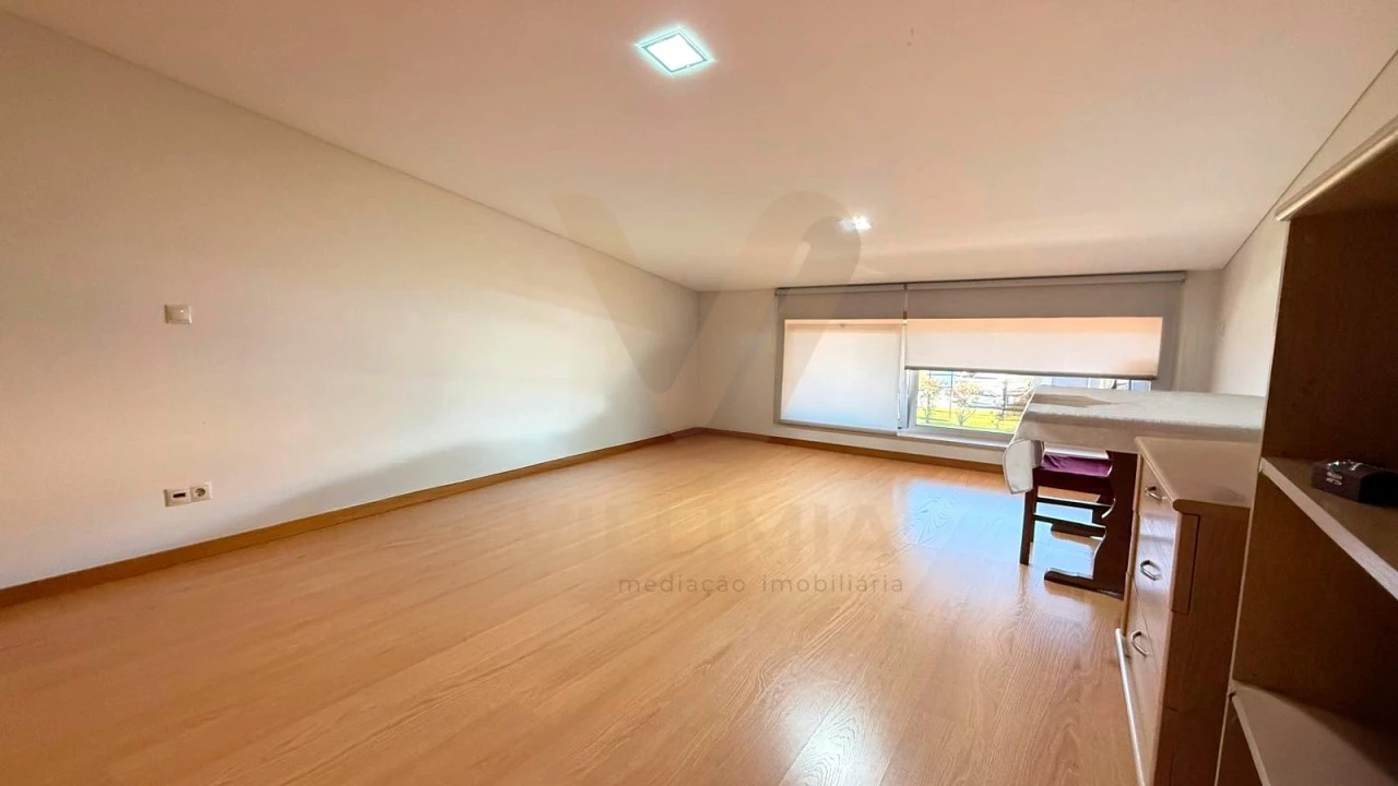 Apartamento T5 para Venda em Arcozelo Foto 19