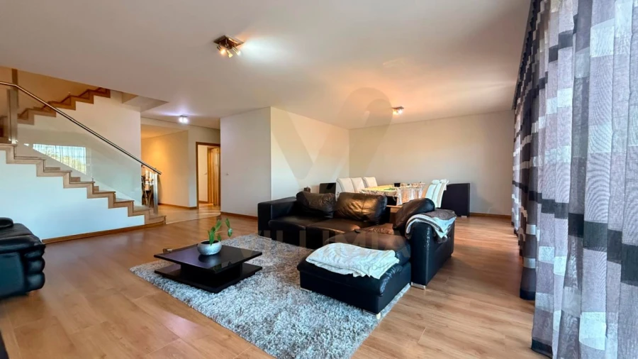 Apartamento T5 para Venda em Arcozelo