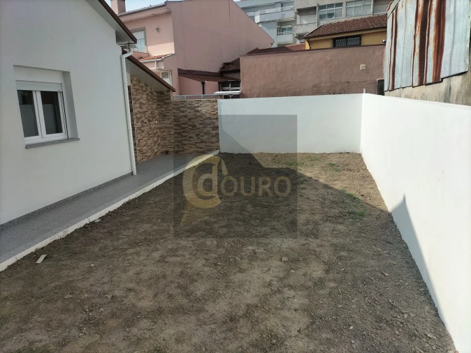 Moradia T1 para Venda em Rio Tinto Foto 3