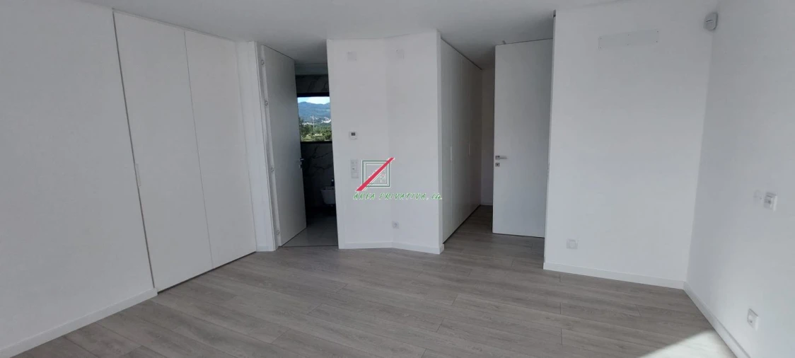 Moradia T4 para Venda em Alcabideche Foto 12