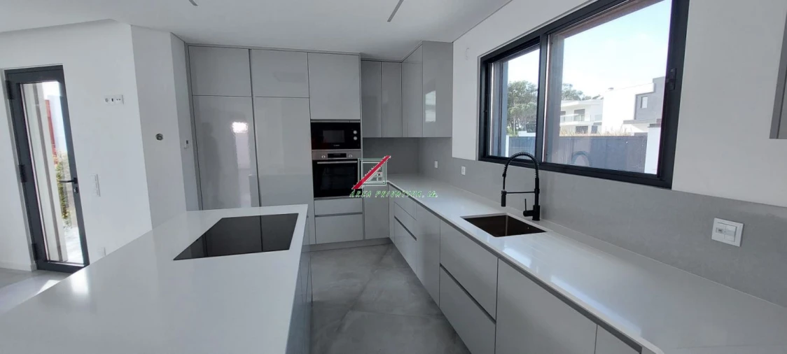 Moradia T4 para Venda em Alcabideche Foto 36