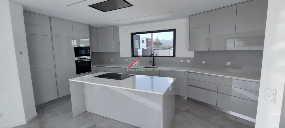 Moradia T4 para Venda em Alcabideche Foto 10