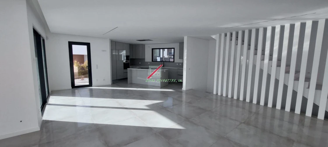 Moradia T4 para Venda em Alcabideche Foto 8