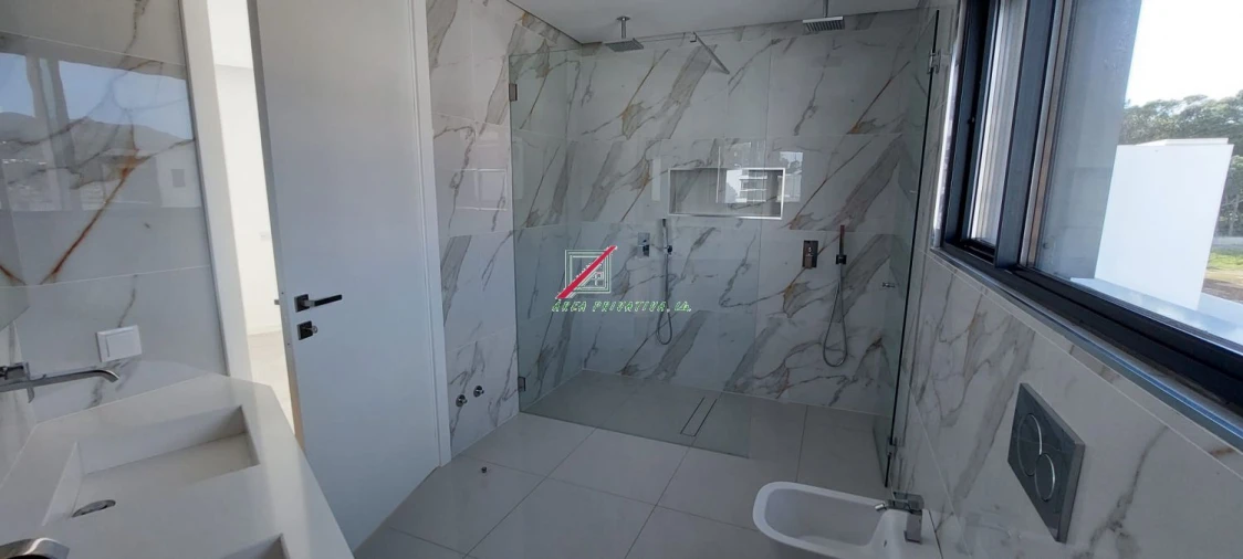 Moradia T4 para Venda em Alcabideche Foto 16