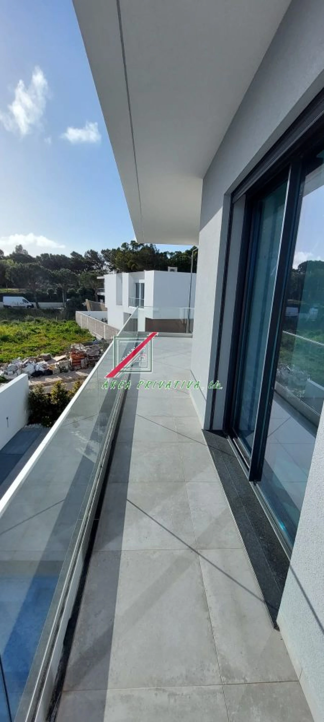 Moradia T4 para Venda em Alcabideche Foto 11