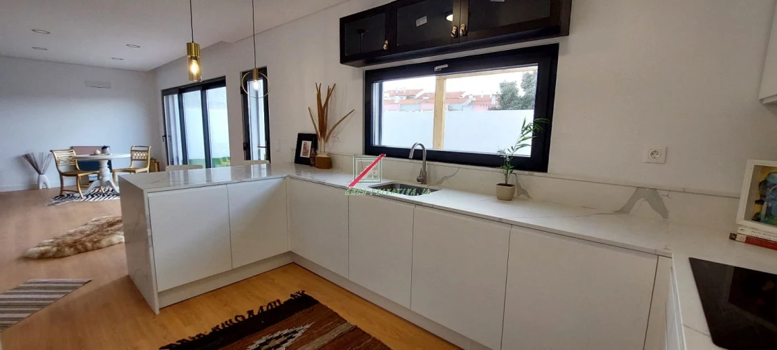 Moradia T3 para Venda em Alcabideche Foto 11