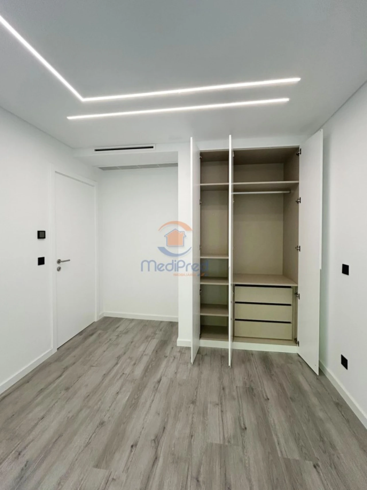 Apartamento T4 para Venda em Santa Iria de Azoia, São João da Talha e Bobadela Foto 32