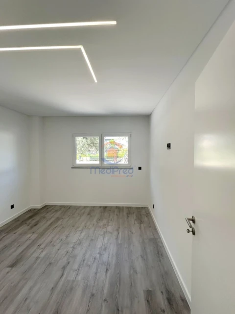 Apartamento T4 para Venda em Santa Iria de Azoia, São João da Talha e Bobadela