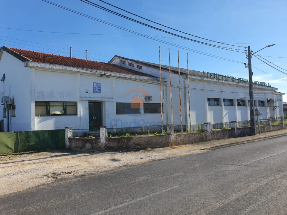Armazém para Venda em Alcanhões Foto 1
