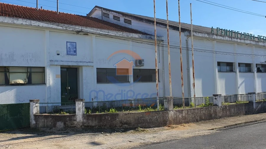 Armazém para Venda em Alcanhões