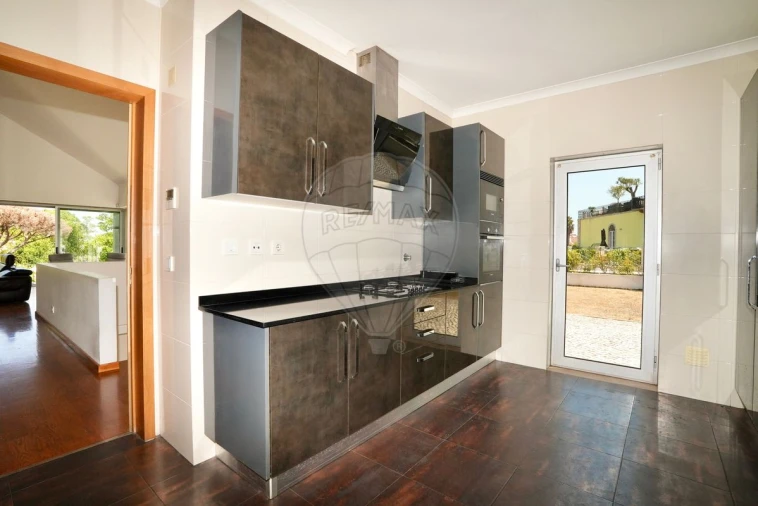 Moradia T4 para Arrendamento em Oeiras e São Julião da Barra, Paço de Arcos e Caxias Foto 19