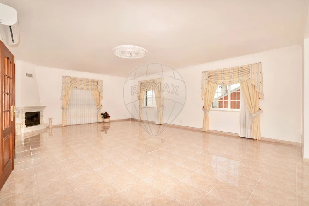 Moradia T5 para Venda em Arruda dos Vinhos Foto 5