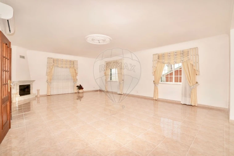 Moradia T5 para Venda em Arruda dos Vinhos Foto 5