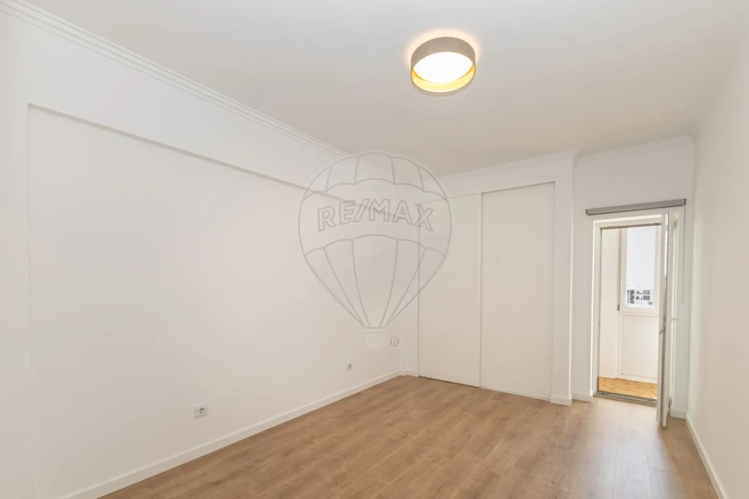 Apartamento T3 para Venda em Almada, Cova da Piedade, Pragal e Cacilhas Foto 7