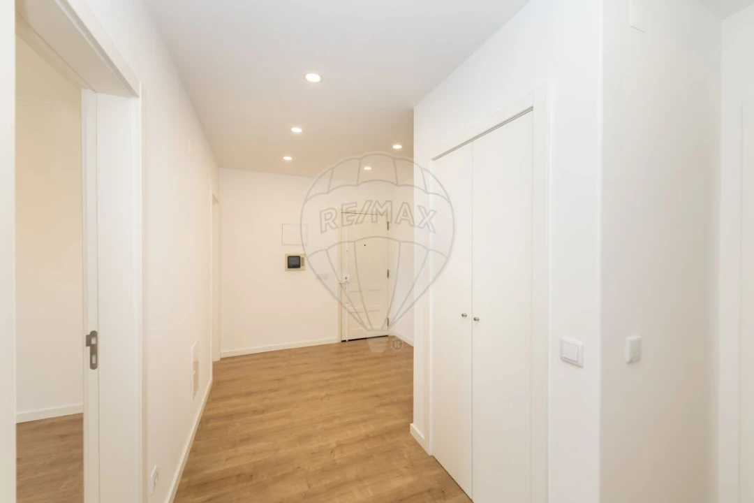 Apartamento T3 para Venda em Almada, Cova da Piedade, Pragal e Cacilhas Foto 3